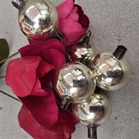 sølv-glas-julekugler-hul-på-tværs-gamle-julekugler